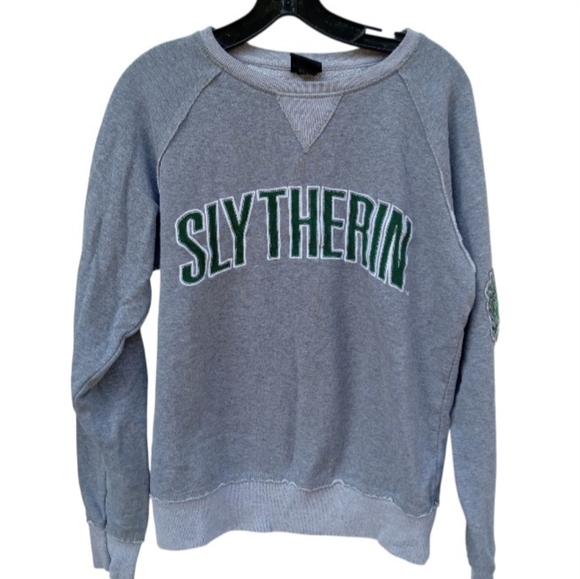 Harry Potter Slytherin Gray Crew Neck Sweatshirt Size Small Green Patches - Picture 1 of 8